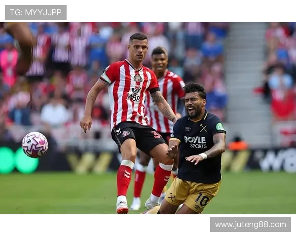 利物浦强势领跑英超积分榜豪强鏖战争冠形势愈发激烈 利物浦强势领跑英超积分榜豪强鏖战争冠形势愈发激烈