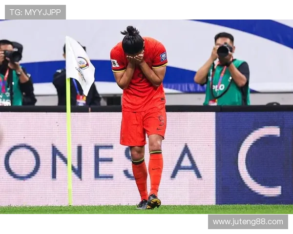 国足主场惊险逆转亚洲劲旅全场鏖战展现顽强拼搏精神 国足主场惊险逆转亚洲劲旅全场鏖战展现顽强拼搏精神
