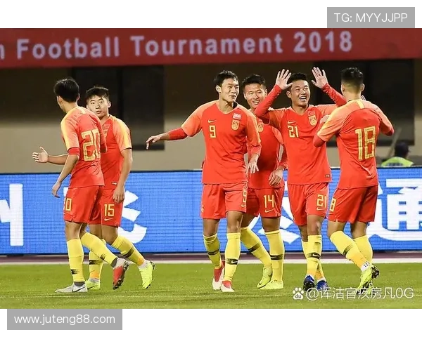 中国男足逆转取胜晋级世界杯亚洲区预选赛十二强引全国球迷热议 中国男足逆转取胜晋级世界杯亚洲区预选赛十二强引全国球迷热议