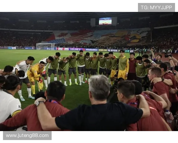 中国男足世预赛客场逆转取胜全队展现顽强斗志重燃晋级希望